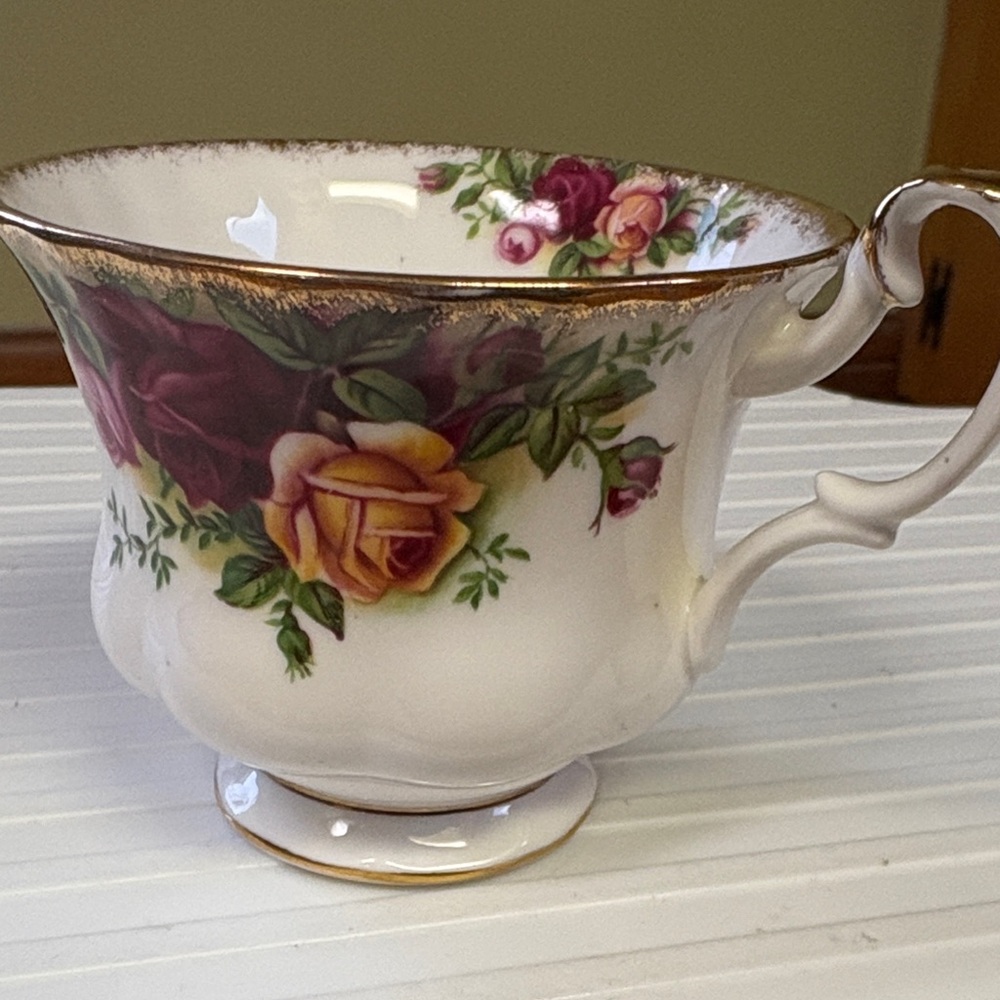 Royal Albert Floral Teacup with Gold Trim in mint condition.total 4.